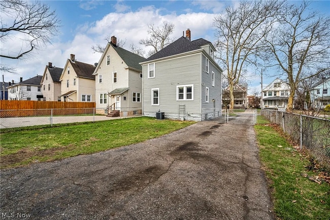 Building Photo - 651 E 115th St