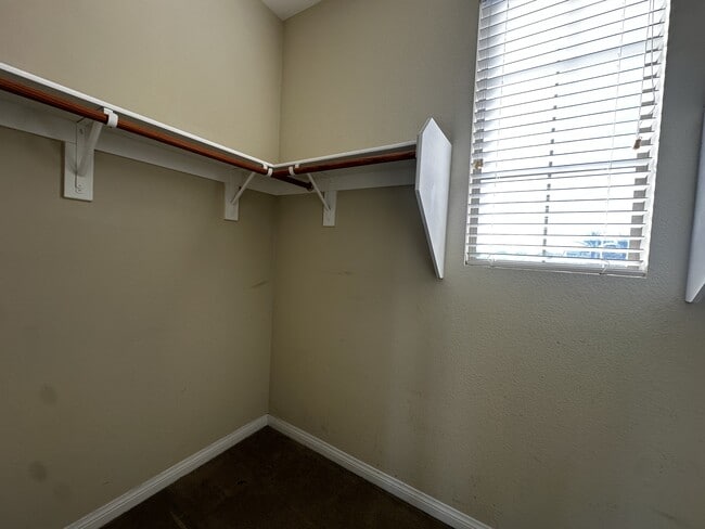 Building Photo - 7628 Belhurst Ave