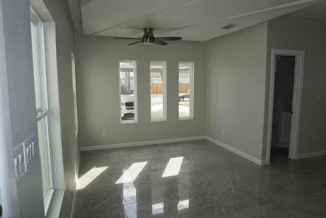 Building Photo - 1313 N 48th St