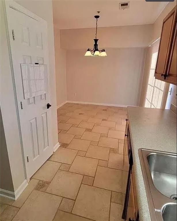 Building Photo - 255 Azalea Cir
