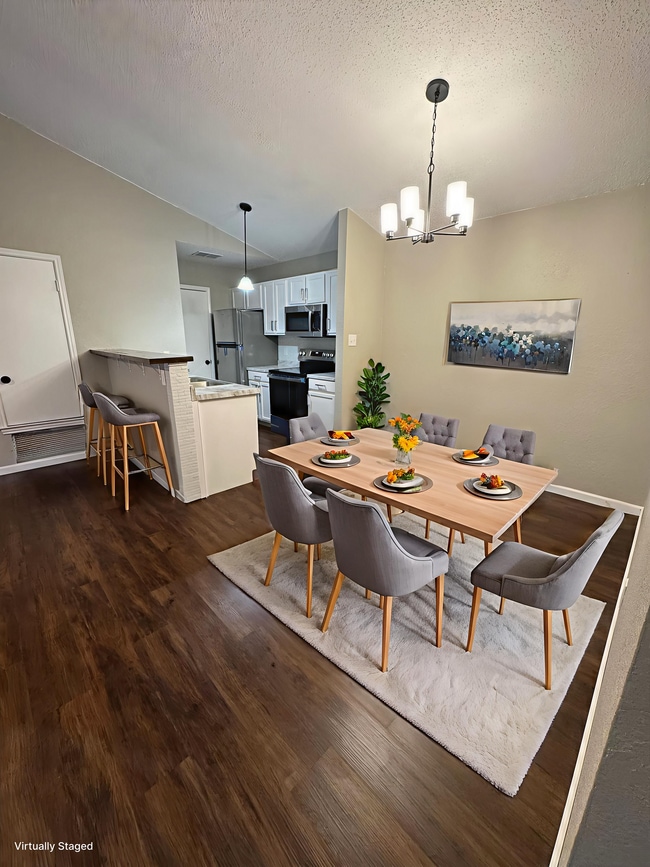 Building Photo - 6101 Parkwood Dr