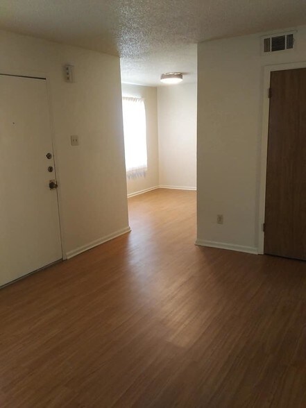 living to dining area - 1502 E Beverly Dr