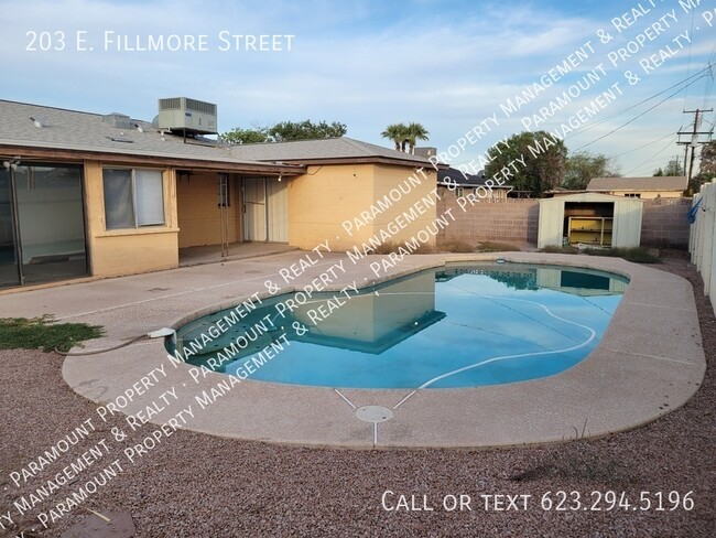 Building Photo - 4 Bed/2 bath with pool ready for immediate...