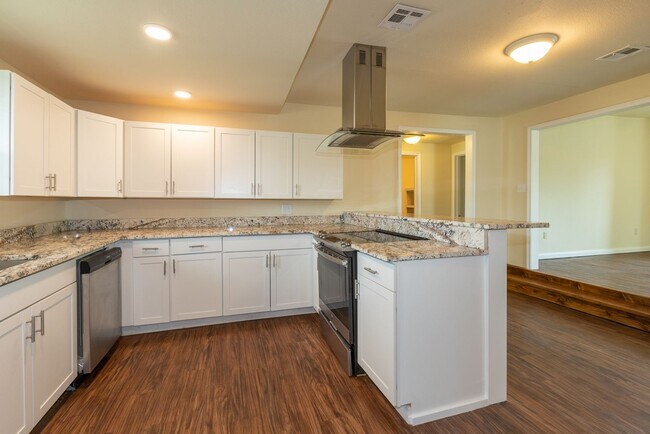 Building Photo - 3 Bed | 2 Bath in Coweta!