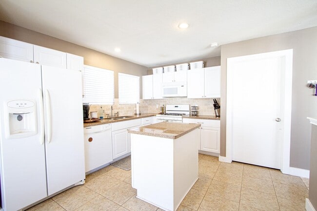 Building Photo - 18730 Atasca Oaks Dr