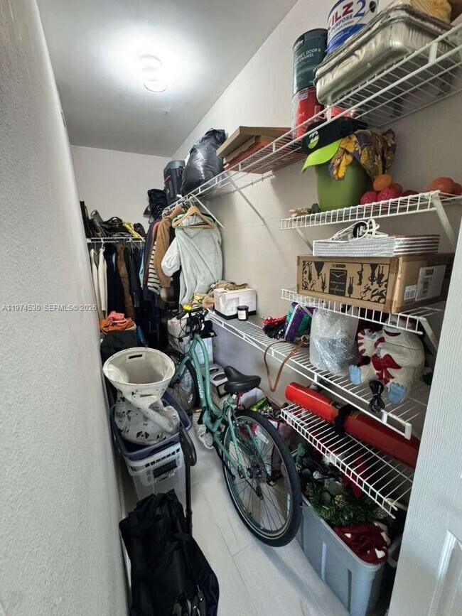 Building Photo - 533 NE 3rd Ave