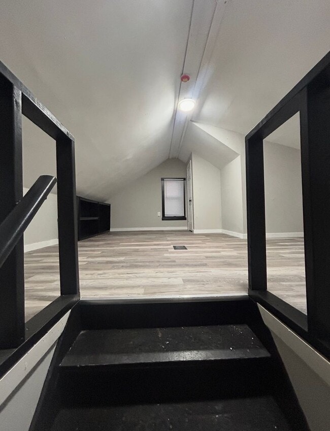 Building Photo - Beautifully renovated 4 bedroom house!