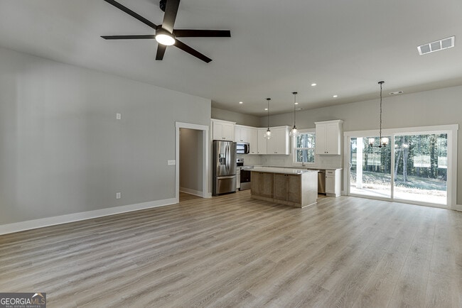 Building Photo - 125 Rains Rd