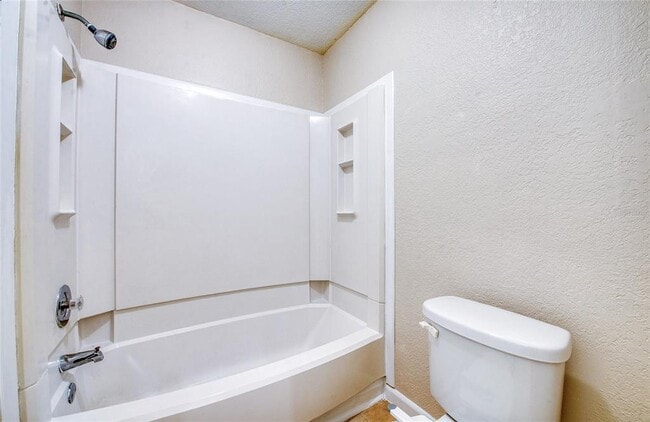 Building Photo - 455 Alt 19