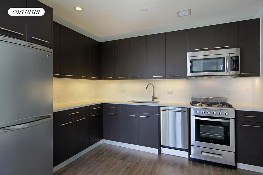 Building Photo - 321 W 110th St