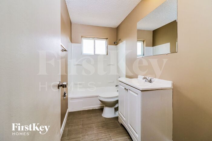 Building Photo - 6370 Silver Fox Dr