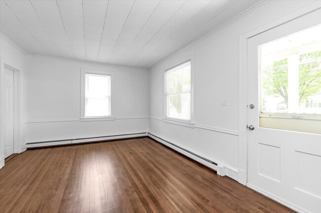 Building Photo - 23 S Bayles Ave