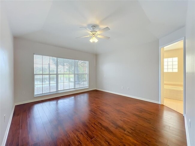 Building Photo - 900 W Charing Cross Cir