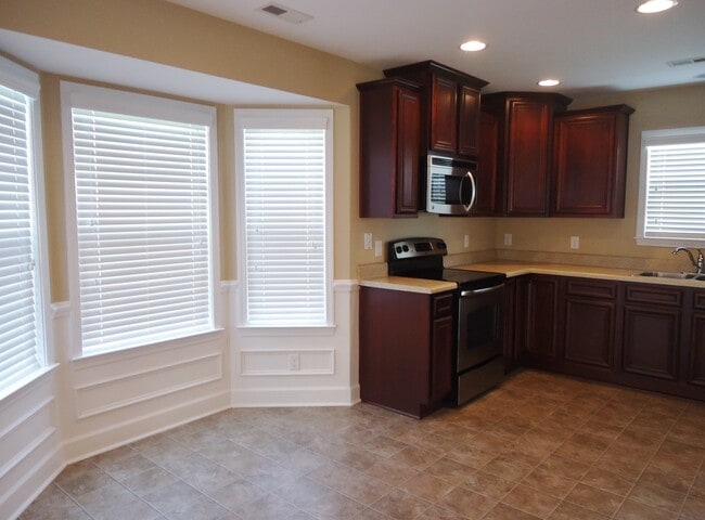 Building Photo - 108 Preswick Dr