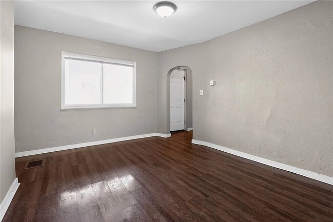 Building Photo - 116 Locust St