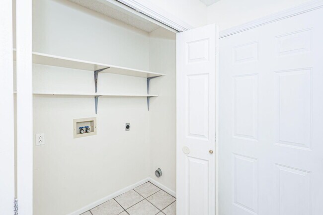 Building Photo - 3804 Larkspur Ct