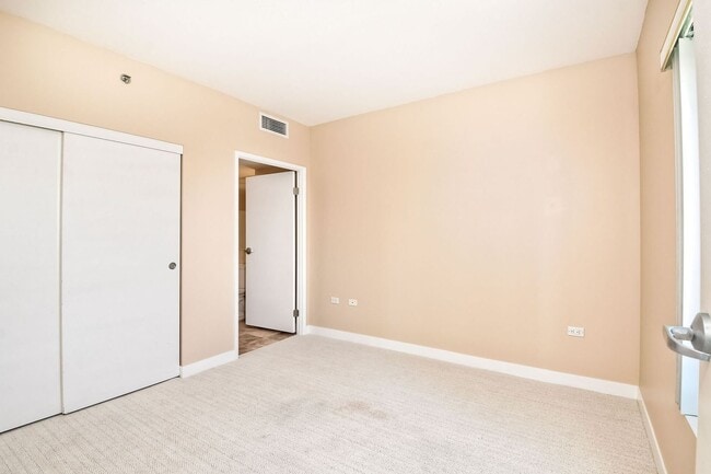 Building Photo - Condo - Heart of Downtown San Diego