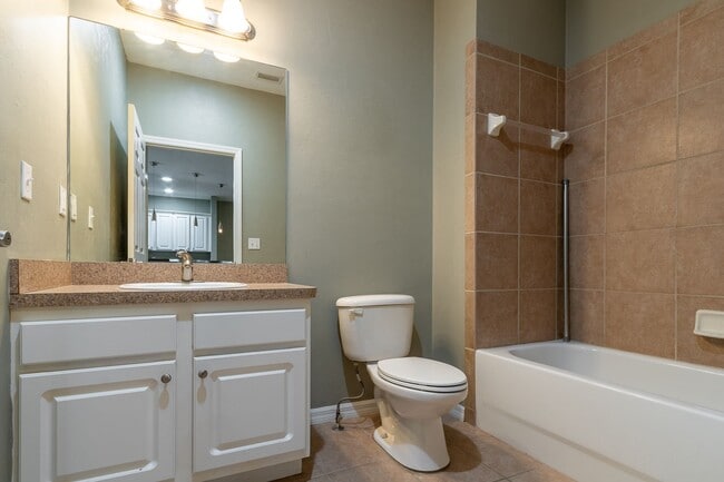 Building Photo - Luxury Living in The Villas of West End – ...