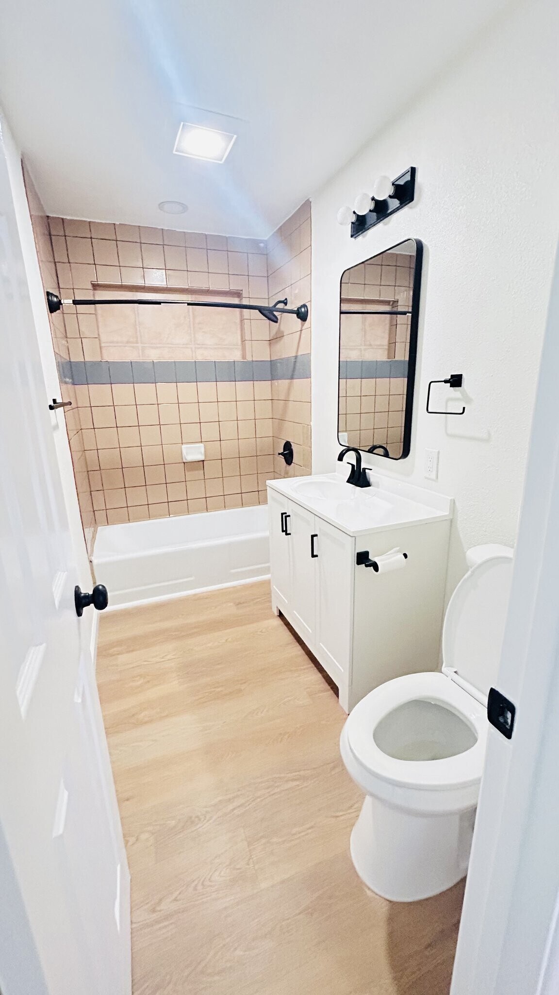 Building Photo - 2811 E 11th St