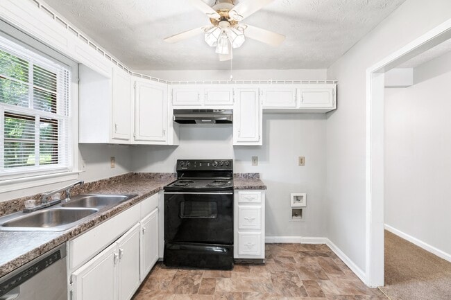 Building Photo - 1704 Hunting Creek Dr SE