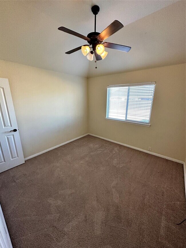 Building Photo - Stunning 3 Bedroom Home in Holland Meadows
