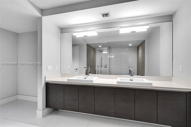 Building Photo - 300 Sunny Isles Blvd