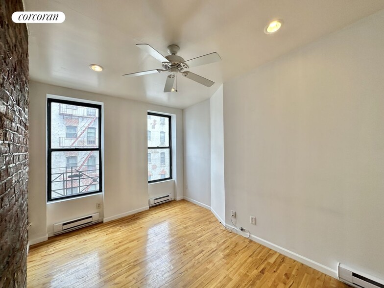 Primary Photo - 215 E 118th St