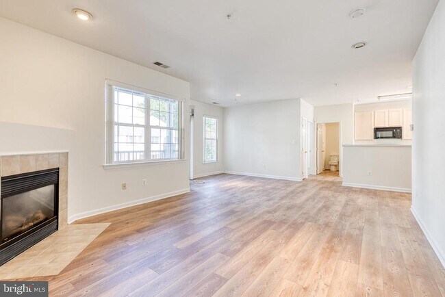 Building Photo - 5003 Hollington Dr