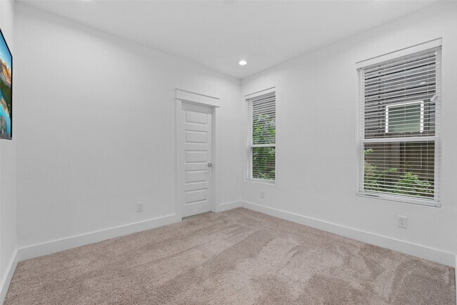 Building Photo - 513 Schweikhardt St