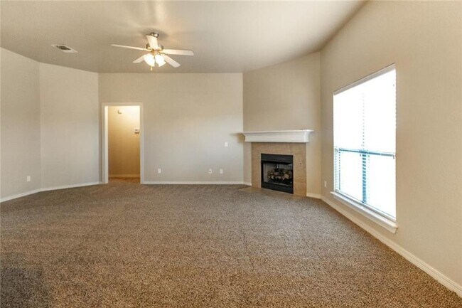 Building Photo - Beautiful 4 + Bedroom Home in Gated North ...