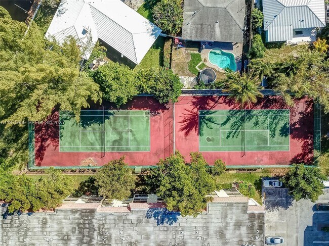 Building Photo - 126 S Cypress Rd