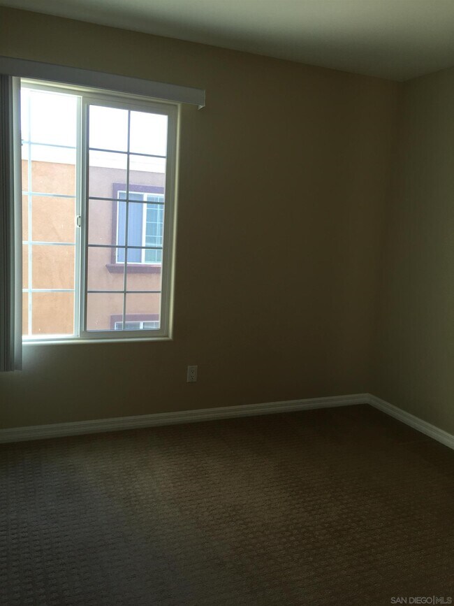 Building Photo - 5252 Balboa Arms Dr
