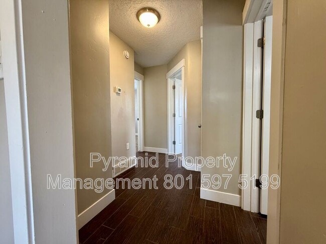 Building Photo - 3185 S 900 E