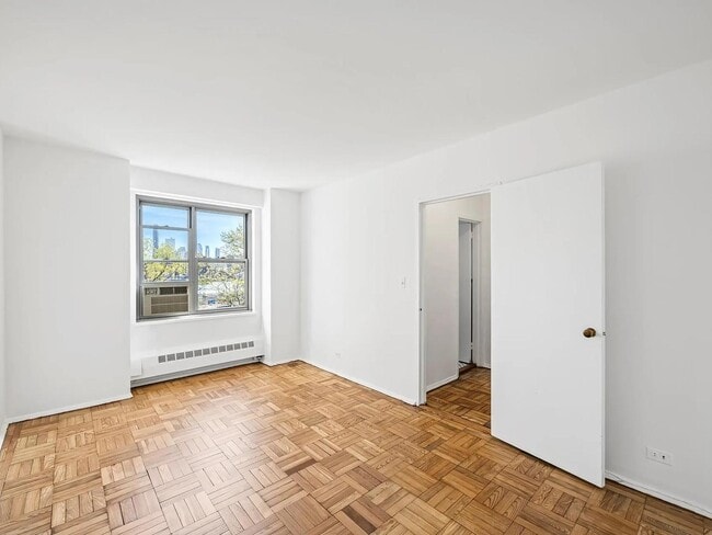 Building Photo - 453 FDR Dr