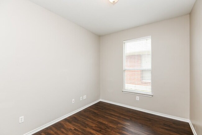 Building Photo - 5824 Fathom Dr