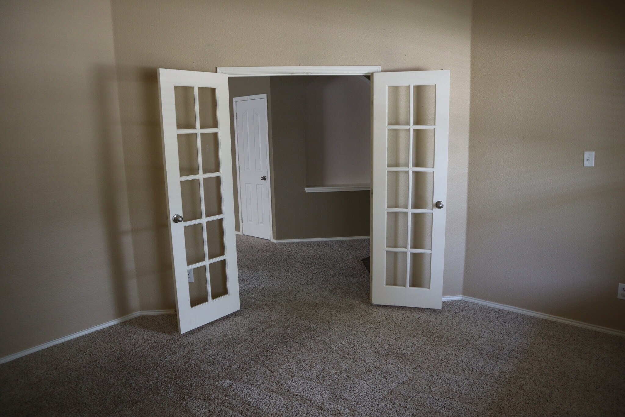 Building Photo - 1000 Warbler Ln