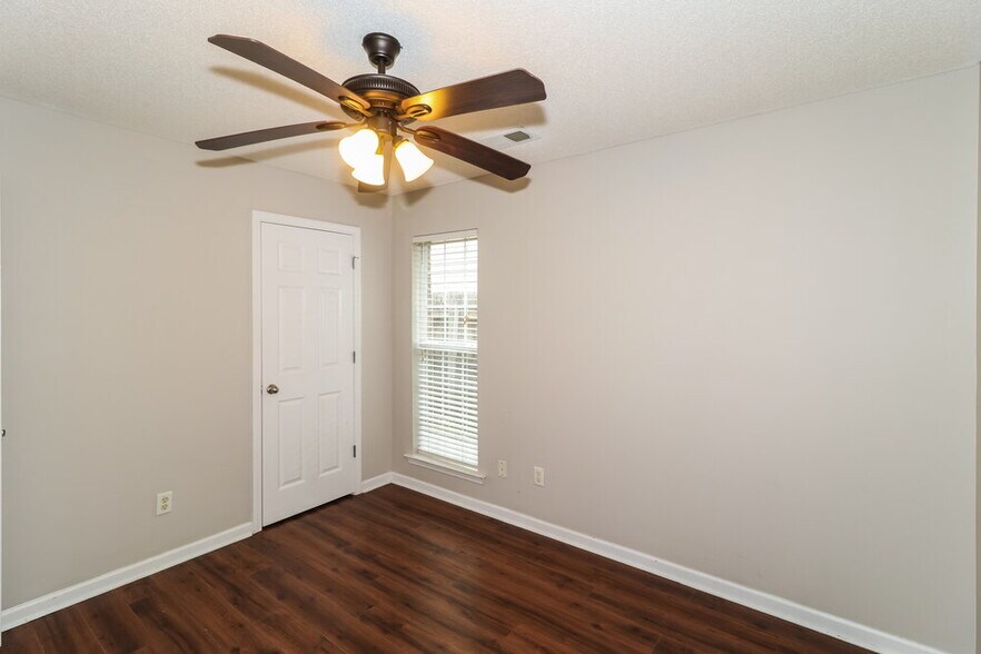 Building Photo - 10229 Cottage Farms Dr