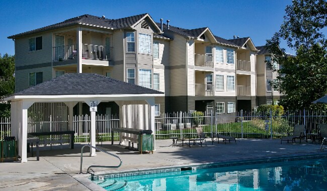 Building Photo - 2300 Sunnybrook Dr