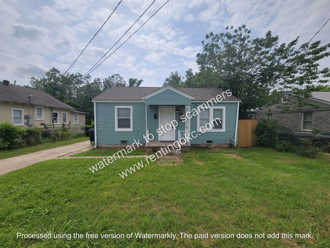 Building Photo - 2 bed home with large yard!