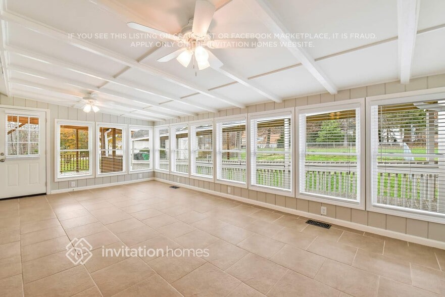 Building Photo - 9340 Pinenoll Ln