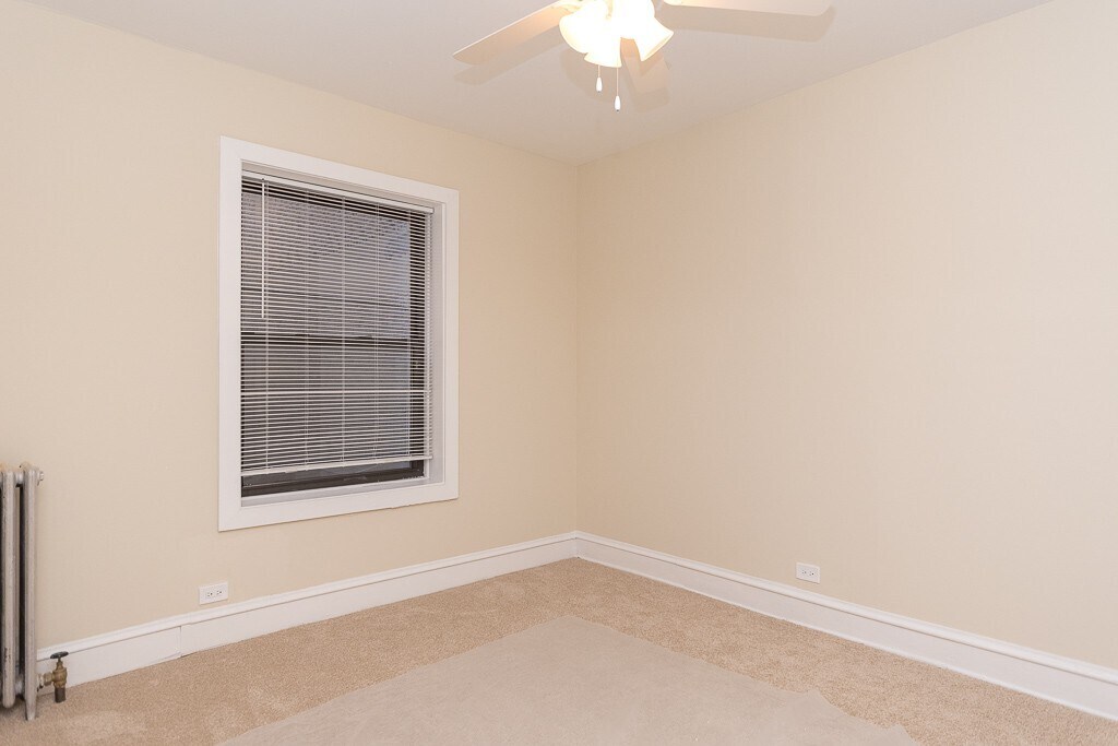 Building Photo - 1360 E 52nd St