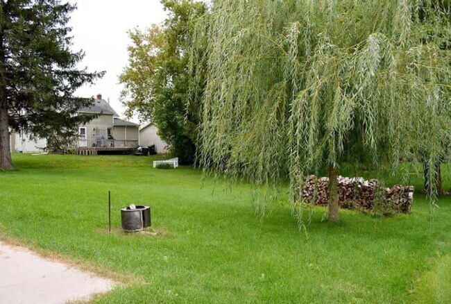 Building Photo - Home Coming Available - Kaukauna Northside