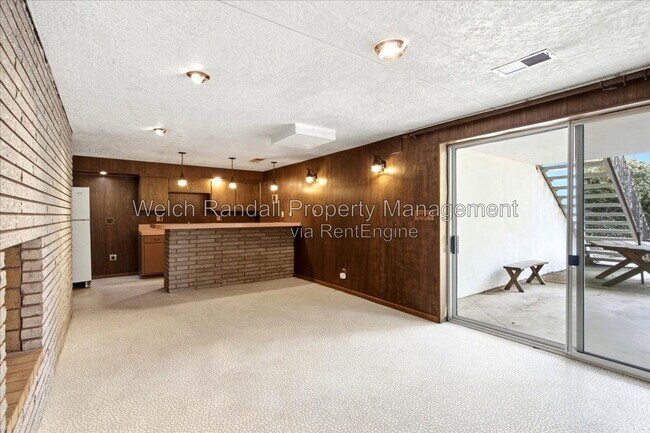 Building Photo - 5070 Doren Dr