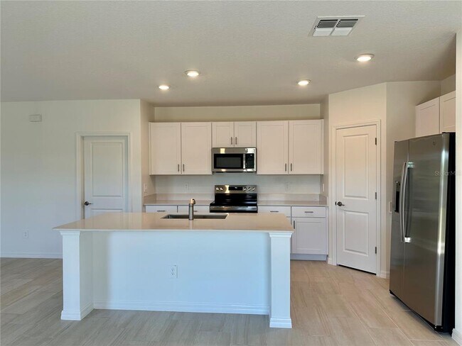 Building Photo - 17761 Pleasantview Blvd