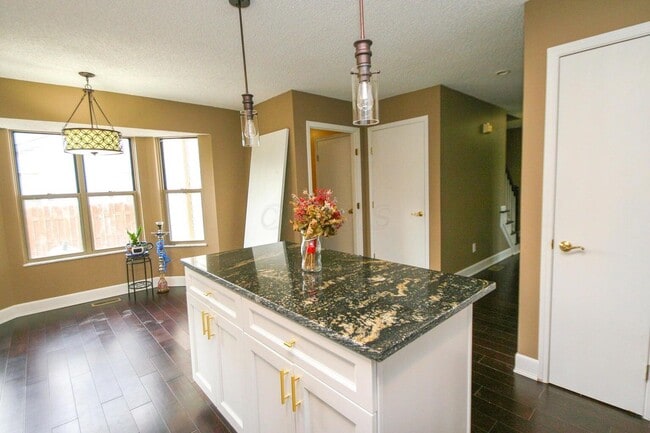 Building Photo - 1310 Abbeyhill Dr