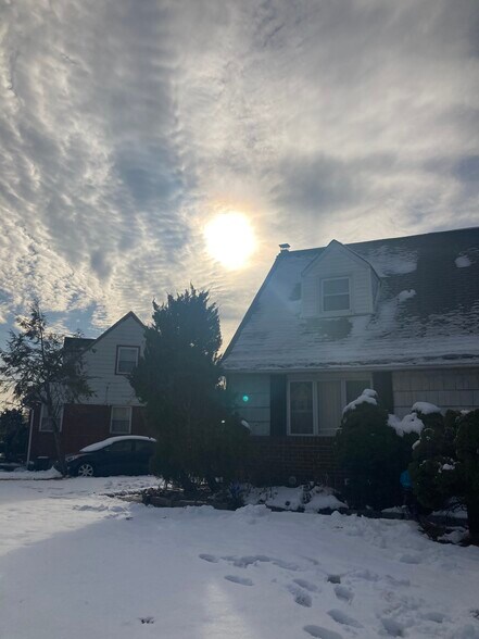 Building Photo - 764 Lenore Ln