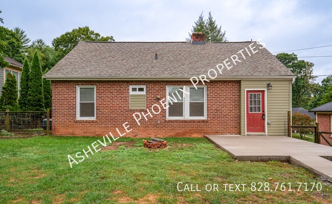 Building Photo - 10 Enka Oak St