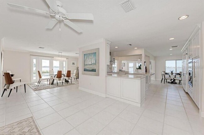 Building Photo - 7692 Cove Terrace
