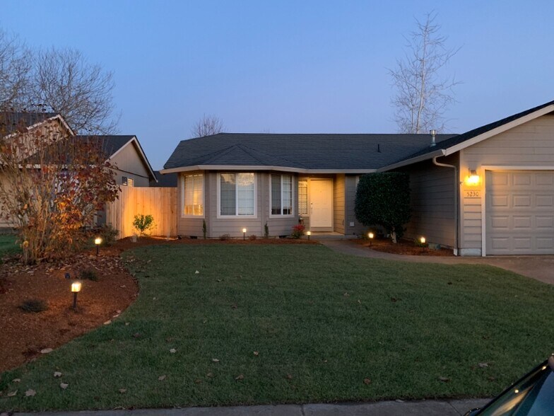 Building Photo - 5230 Autumn Leaf Ct N