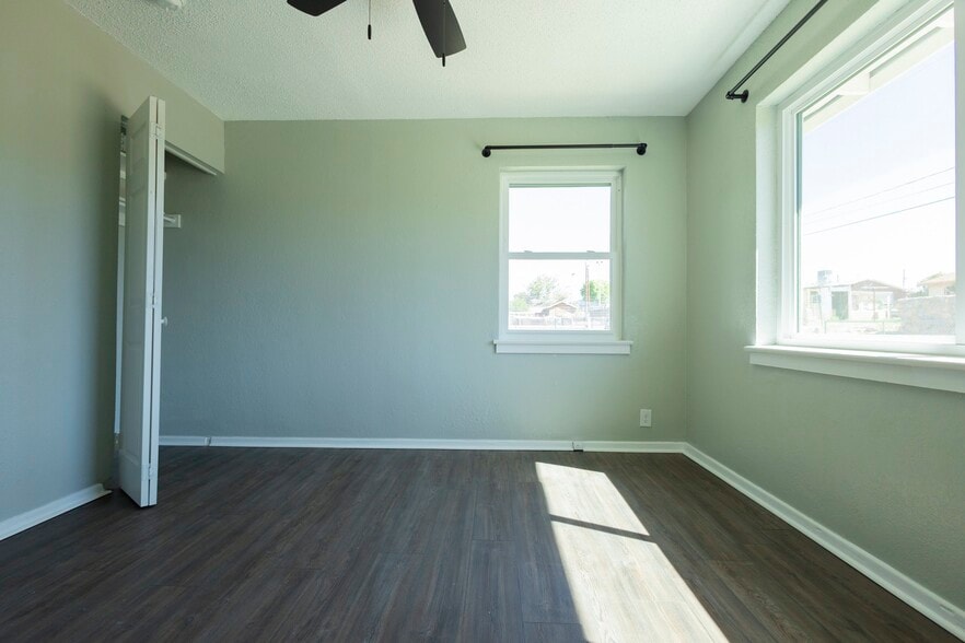 Back Bedroom - 1200 Chadbourne St